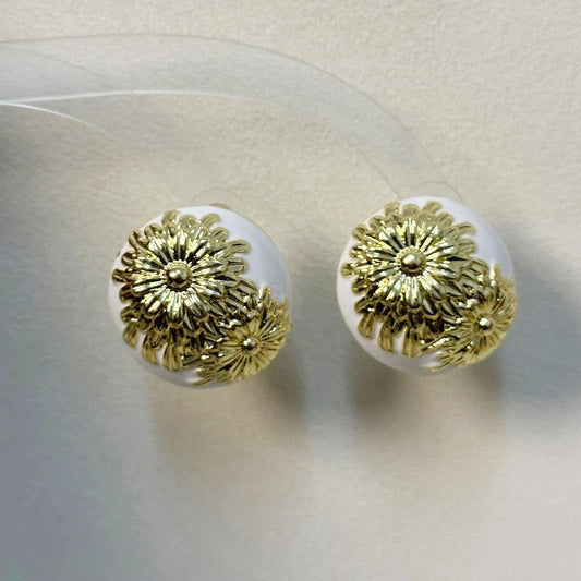 Vintage White & Gold Daisy Stud Earrings-Maryam Jewelry